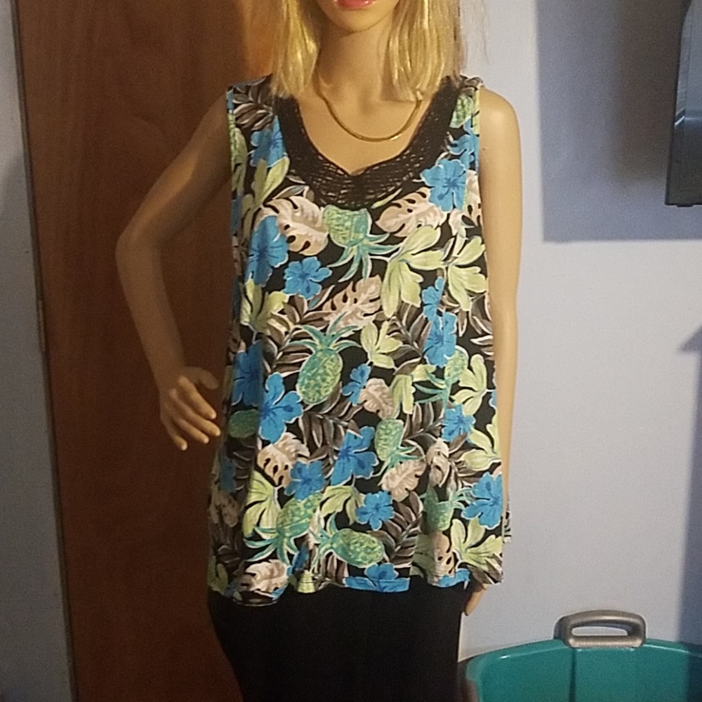 Floral plus top
